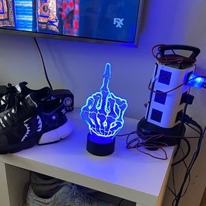 Middle Finger 3D Holgram Lamp🖕🏾, CHANGE COLORS🔥